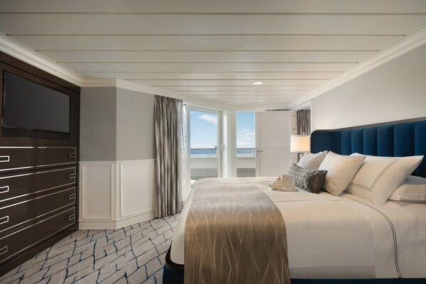 Oceania Nautica - Owners Suite 7.jpg